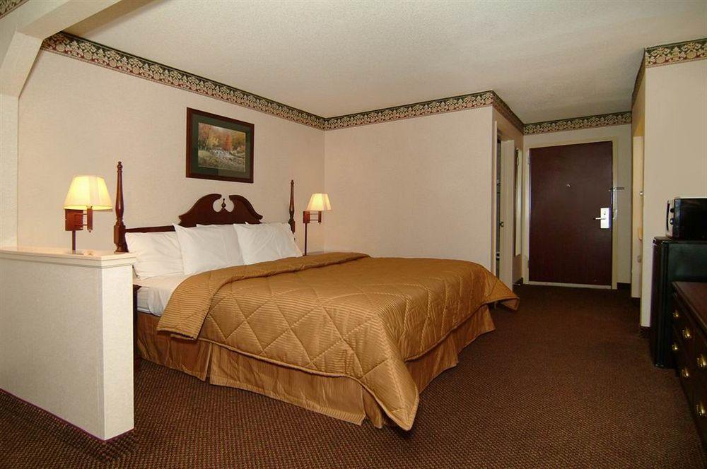 Quality Inn & Suites Pine Bluff Exterior foto