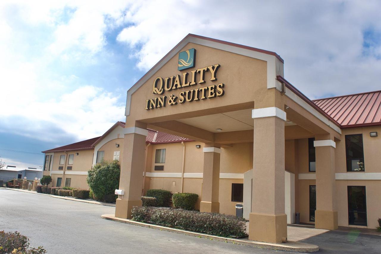 Quality Inn & Suites Pine Bluff Exterior foto