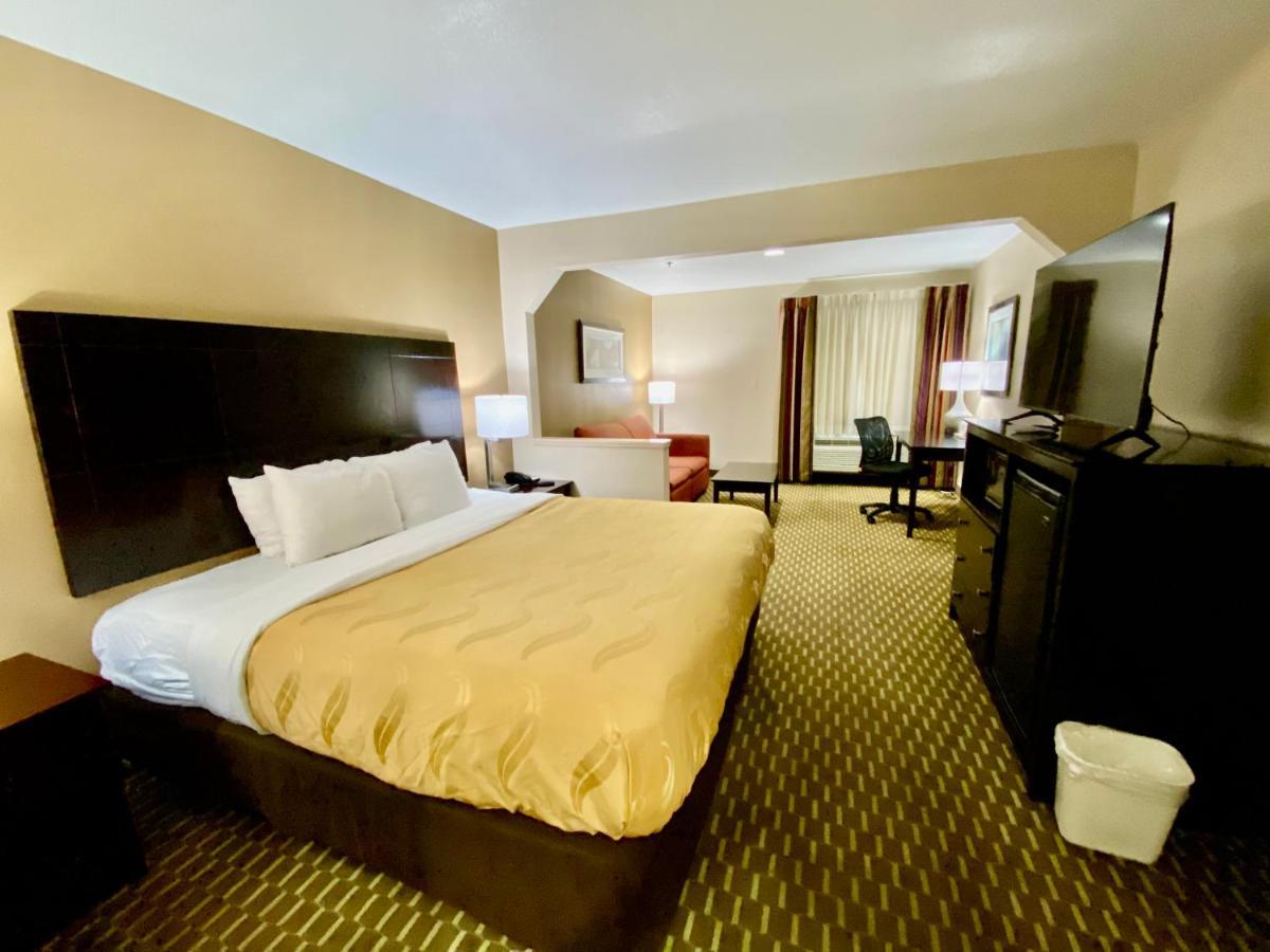 Quality Inn & Suites Pine Bluff Exterior foto