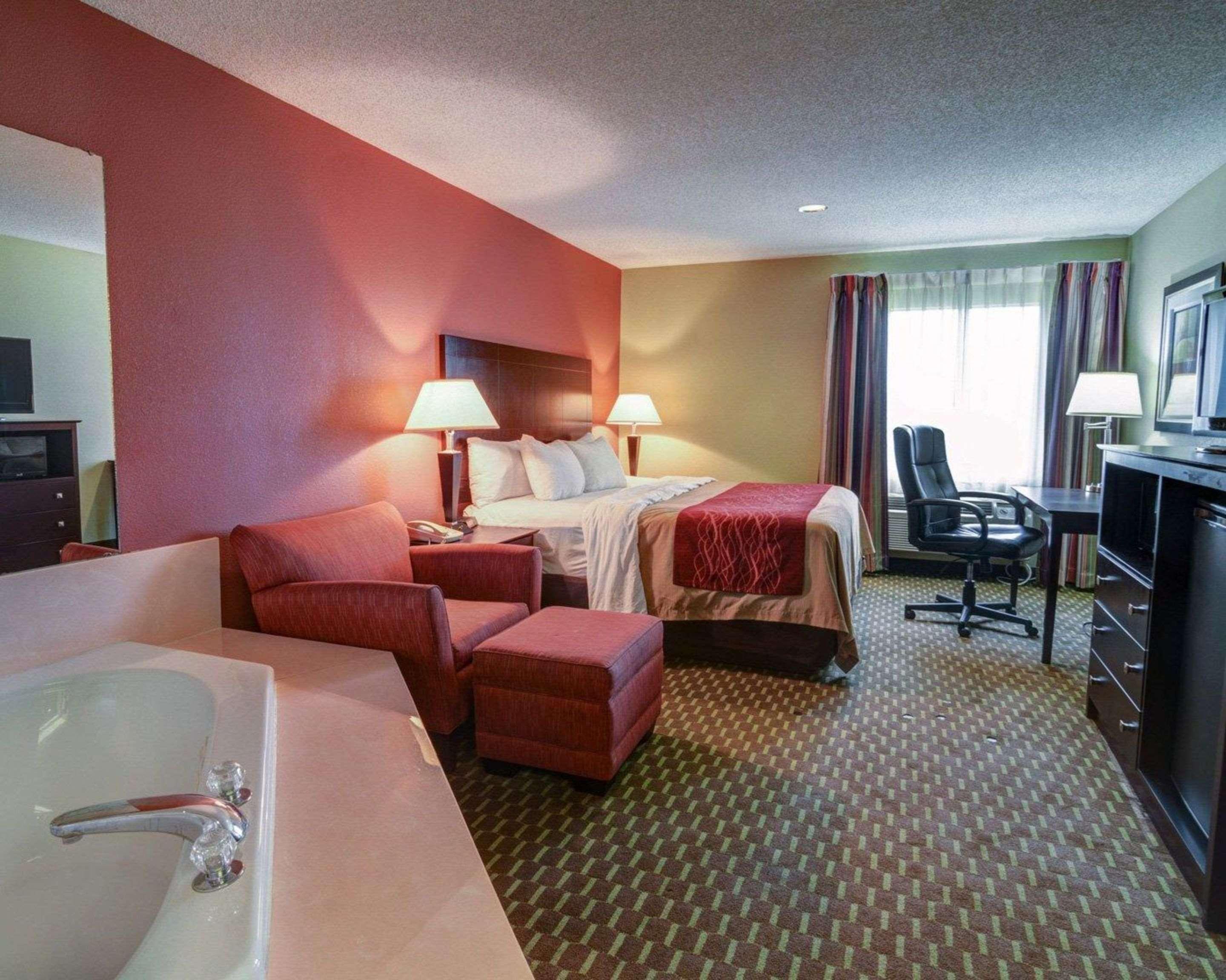 Quality Inn & Suites Pine Bluff Exterior foto