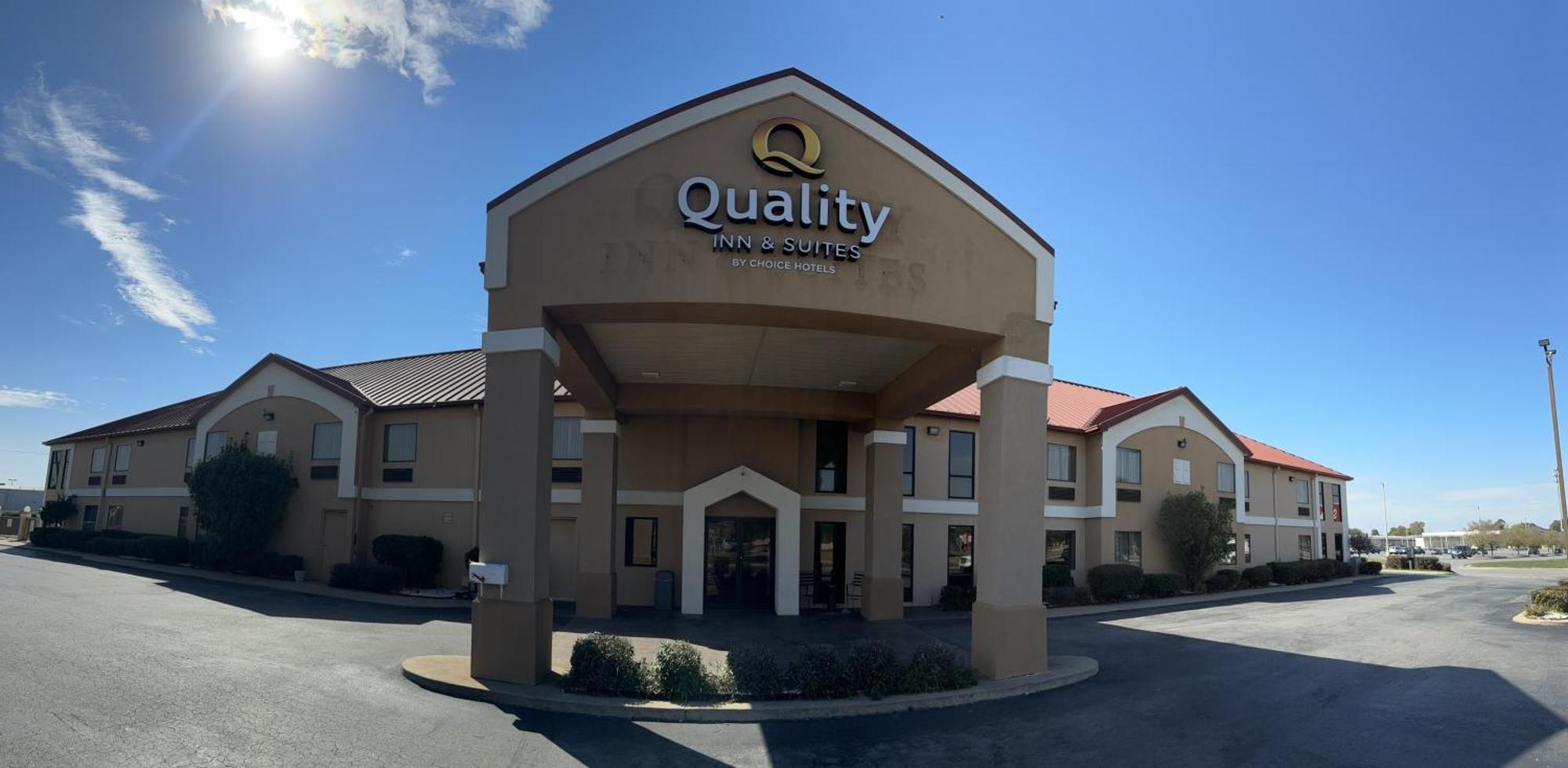 Quality Inn & Suites Pine Bluff Exterior foto