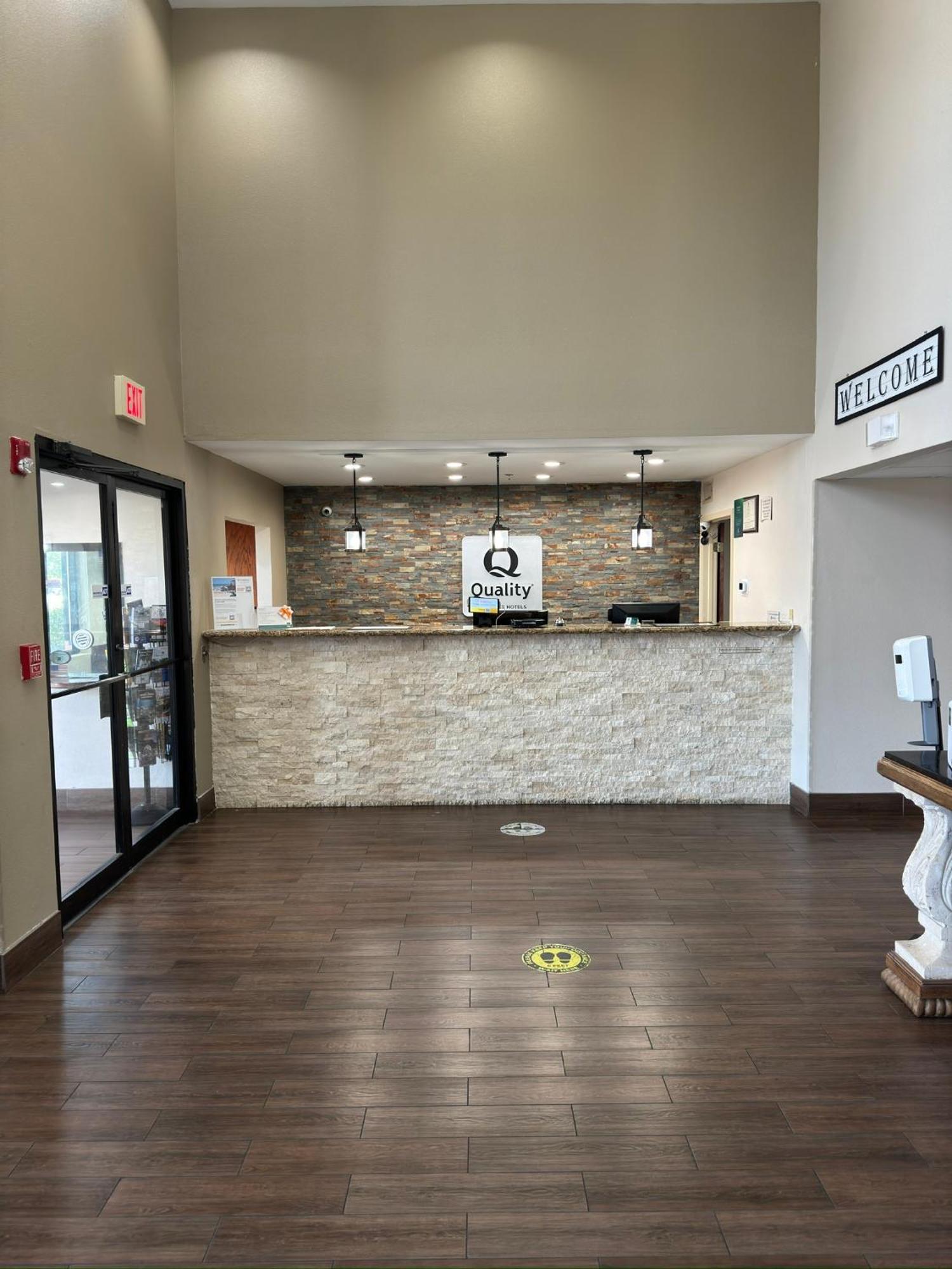 Quality Inn & Suites Pine Bluff Exterior foto