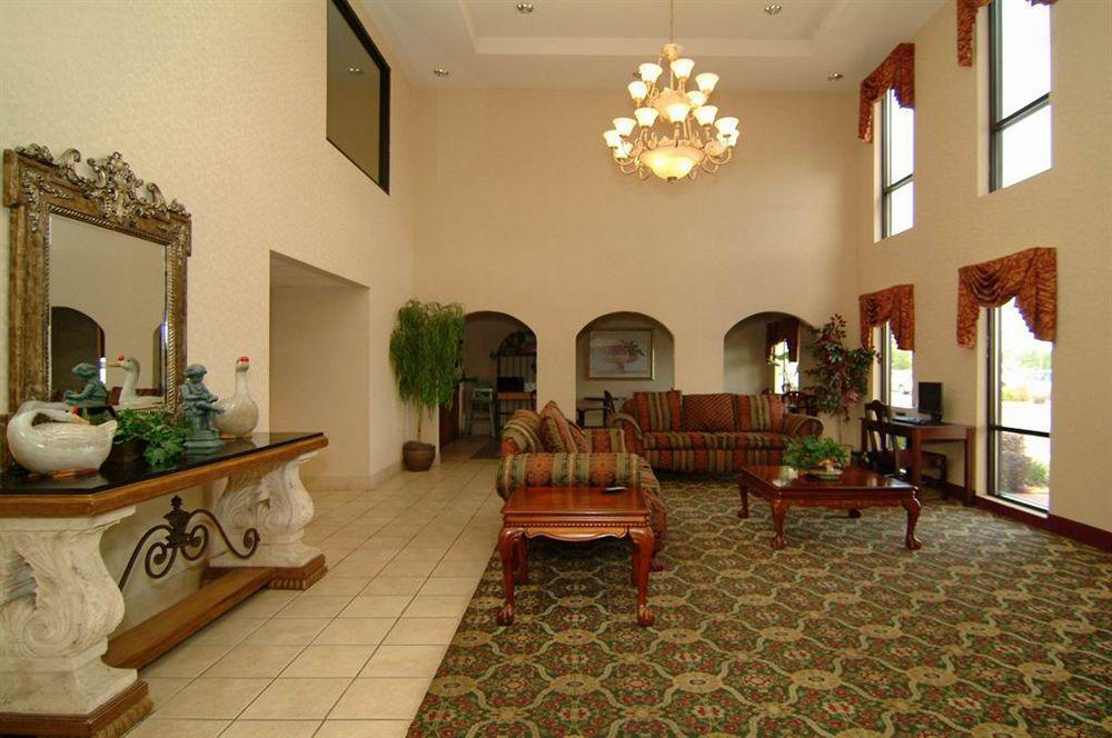 Quality Inn & Suites Pine Bluff Exterior foto